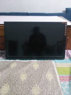 Samsung led original 32 inch sirf line halki ha front par