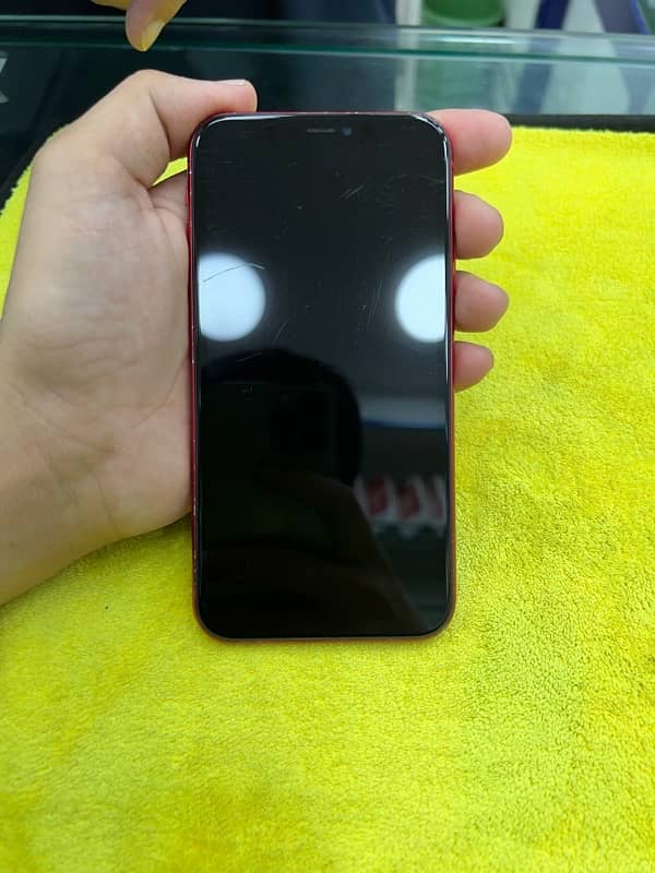 IPhone 11jv 128 Gb red 3