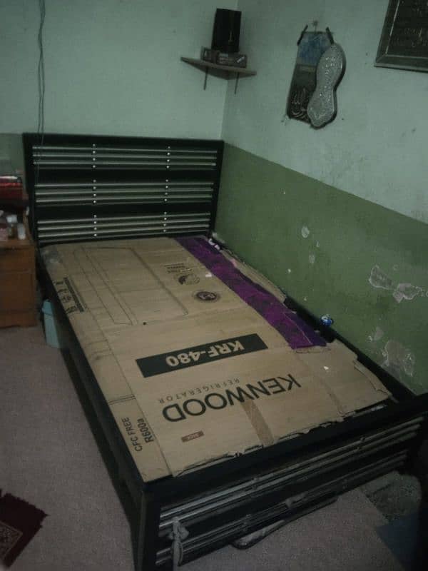 Iron bed without mattress foam. 2