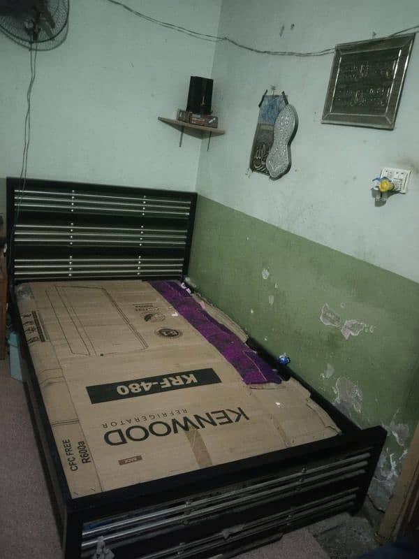 Iron bed without mattress foam. 3