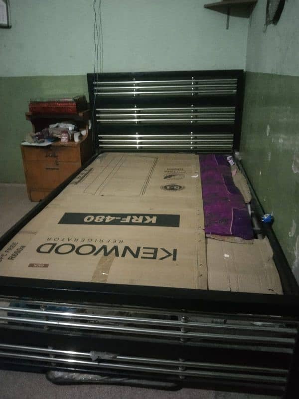 Iron bed without mattress foam. 4