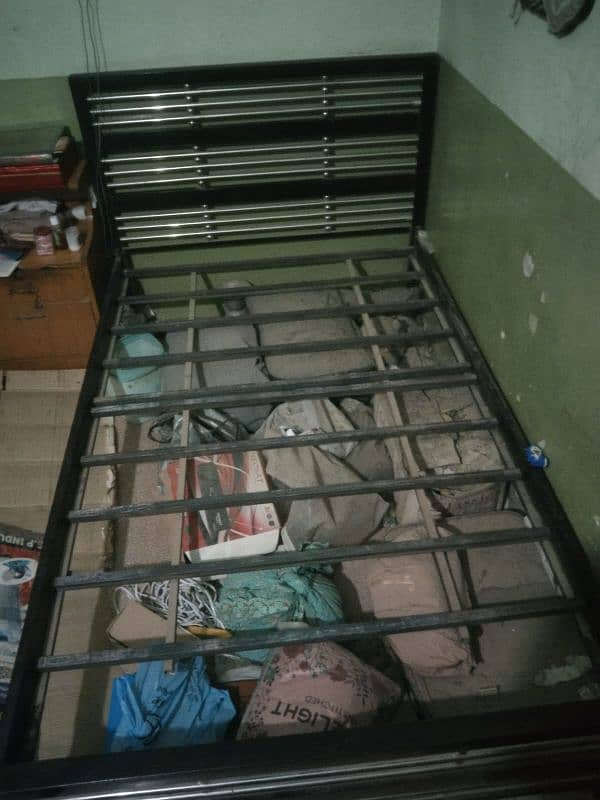 Iron bed without mattress foam. 8