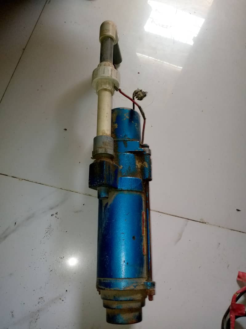 12 volt water pump good condition 2