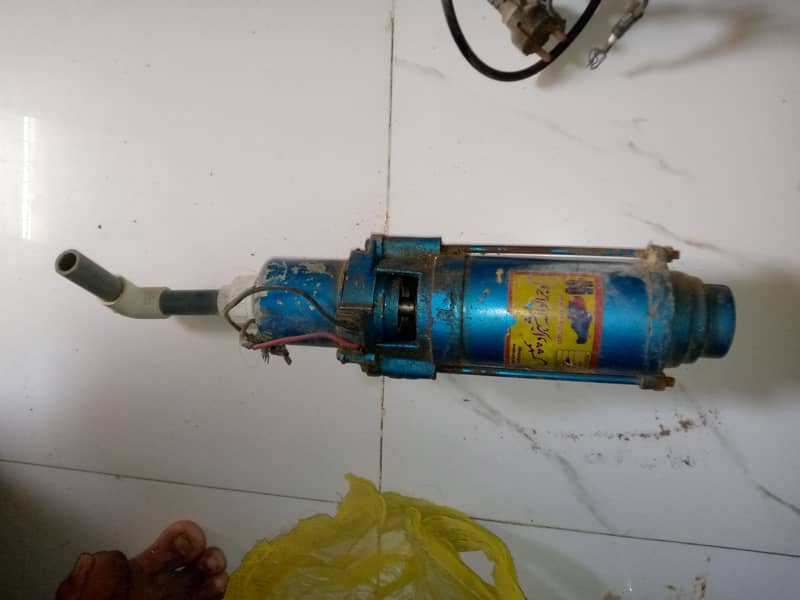 12 volt water pump good condition 3