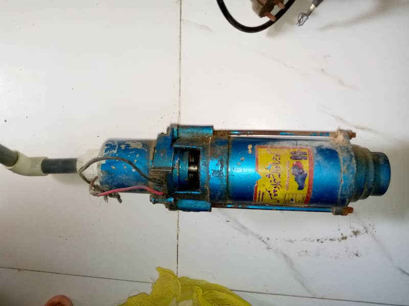 12 volt water pump good condition 7