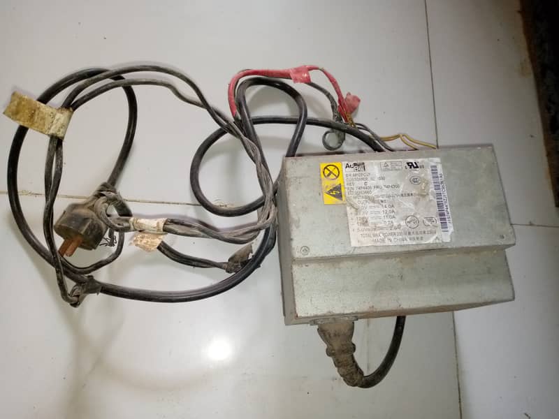 12 volt water pump good condition 8