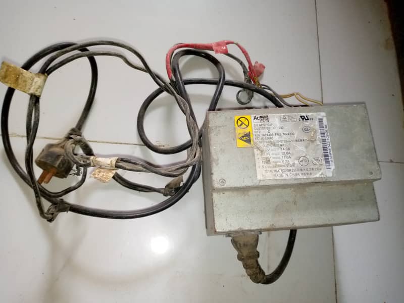 12 volt water pump good condition 9