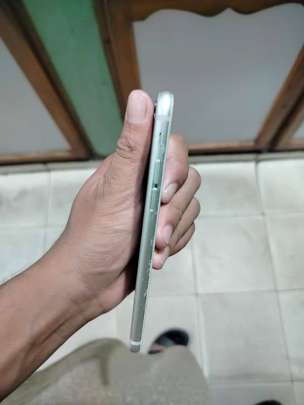 I phone 6s 64gb non PTA all ok mobile 10 by 10 condition 1