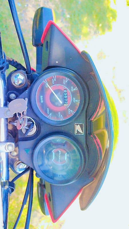 Honda pridor available for sale exillent condition one hand use. 2