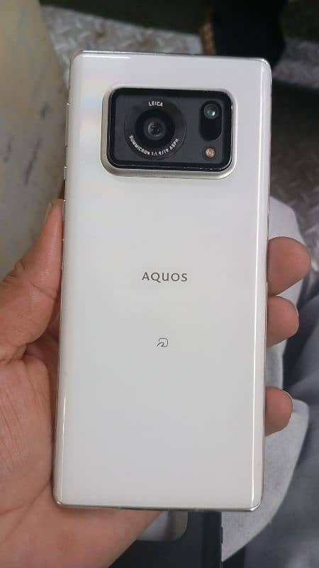 Aquos R6 4