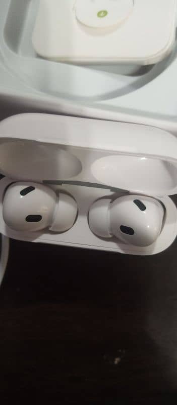 Apple Air Pods Second Generation 6