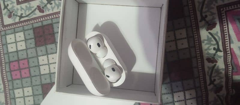 Apple Air Pods Second Generation 8