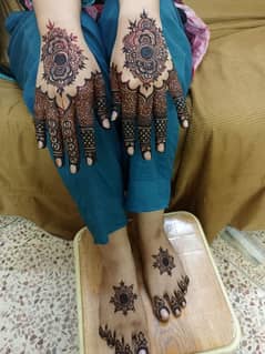 assalamualaikum I'm mehndi artist