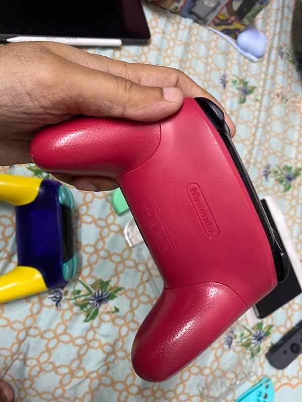 Nintendo Switch (v2) second gen with PRO Controllers 4