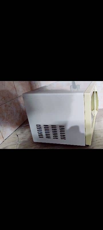 Orient microwave oven urgent sale 4