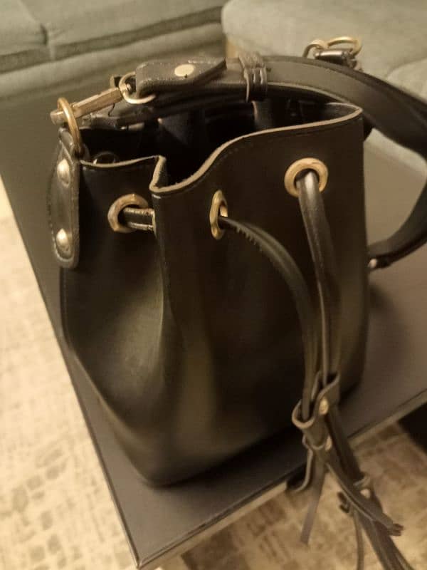 black colour handbag 1