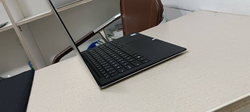 Dell XPS 13 9390 ci7 8th gen 1080p 4