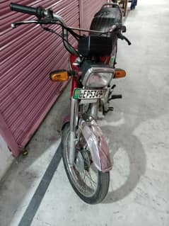 Honda CD-70 , I am selling on the reasonable price.