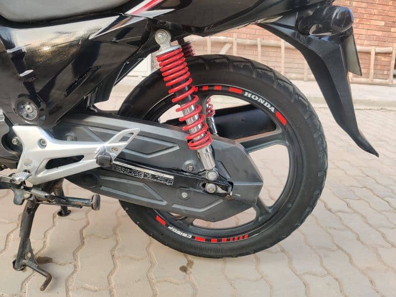 CB 150 F Red Black color 2018 Model 4