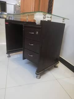 compact office table