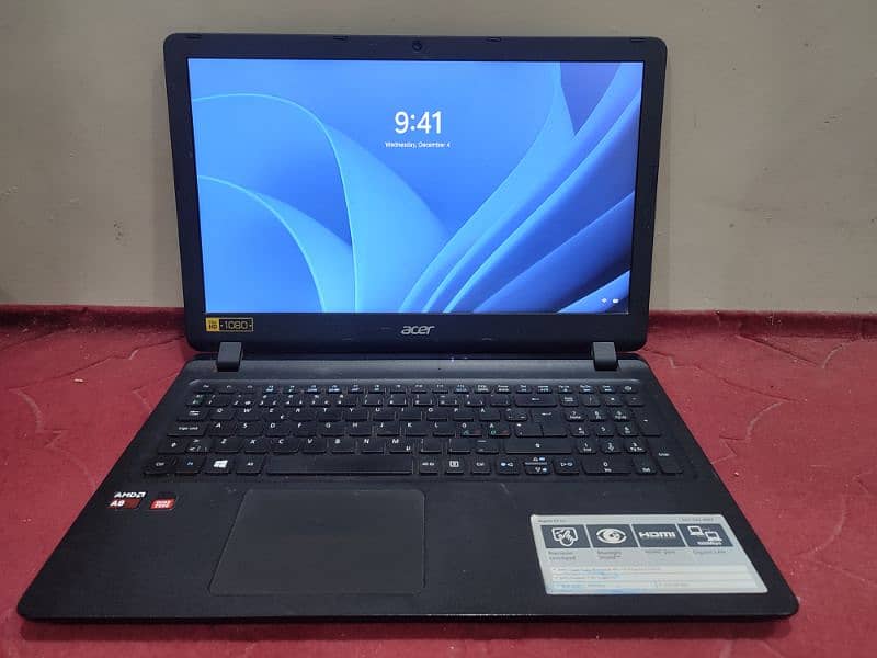 Lenovo Aspire ES-15: 8 GB DDR3 Ram/256 GB SSD. 3