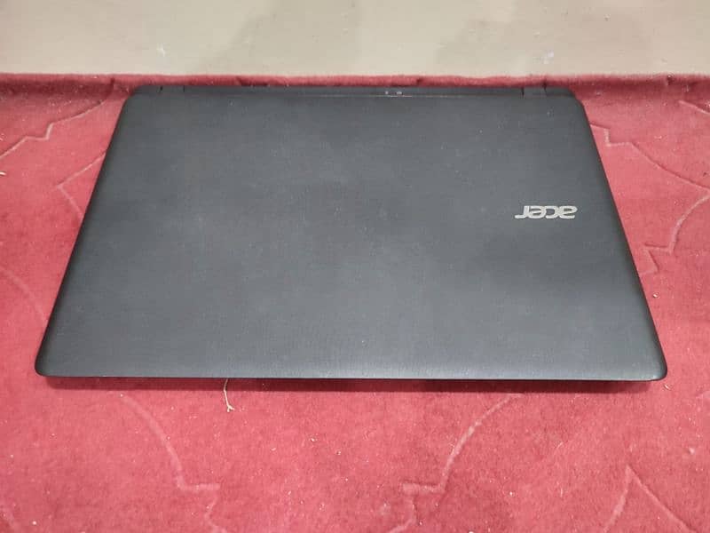 Lenovo Aspire ES-15: 8 GB DDR3 Ram/256 GB SSD. 5