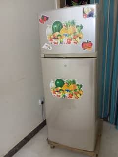 Haier fridge in excellent condition just like new original gass