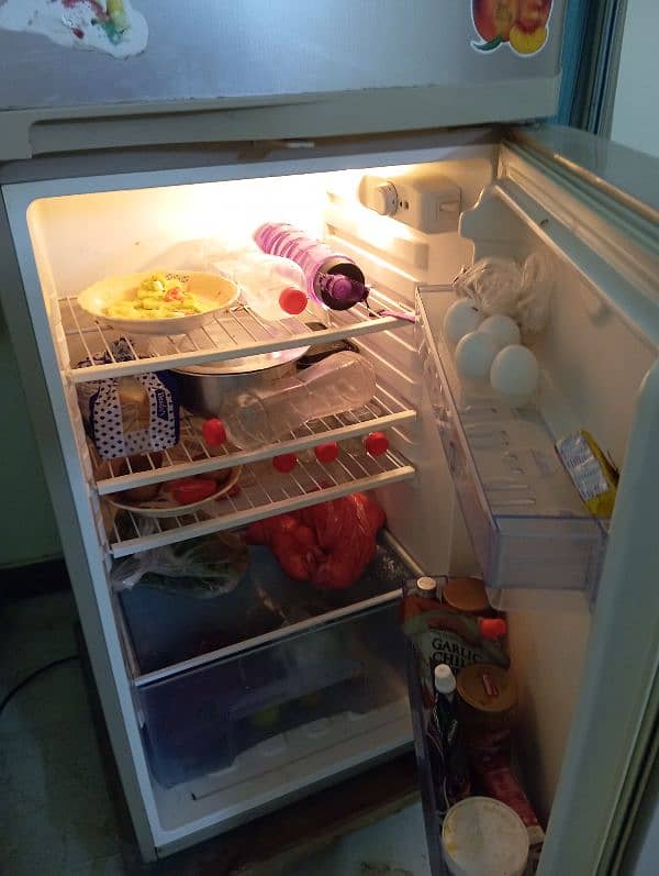 Haier fridge in excellent condition just like new original gass 3