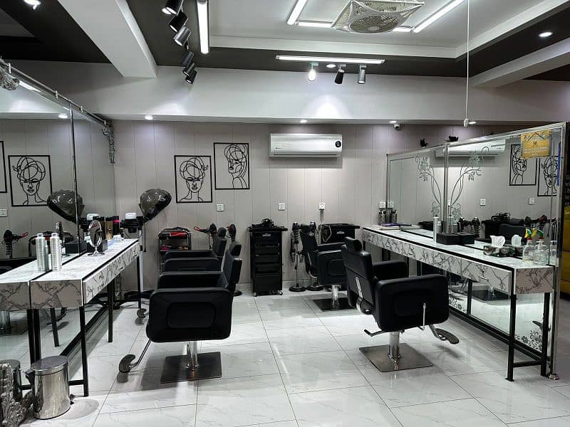 salon in brand new condition for sale 1