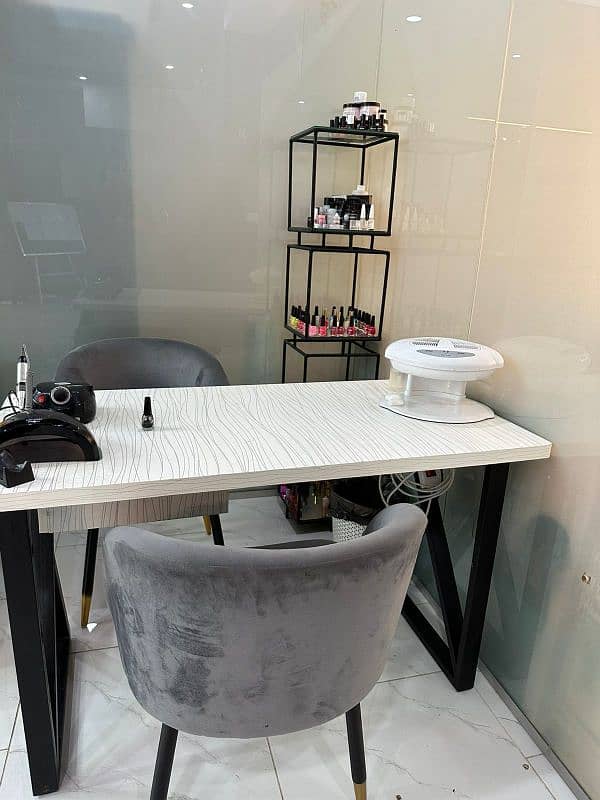 salon in brand new condition for sale 7