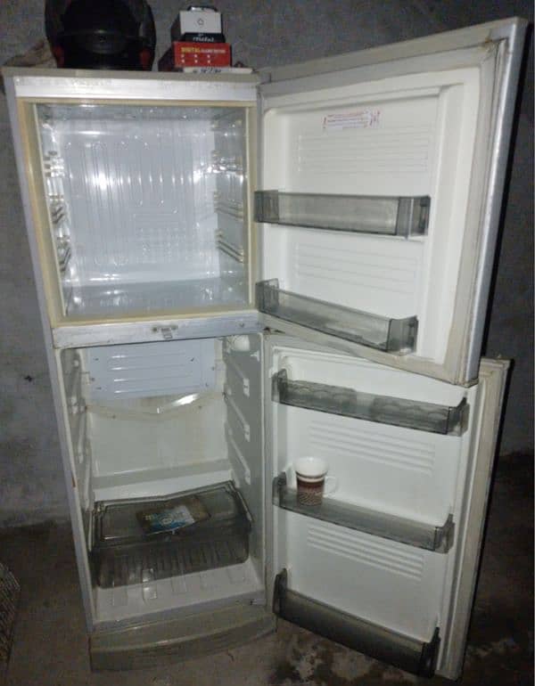 PEL Medium Refrigerator to Sell 5