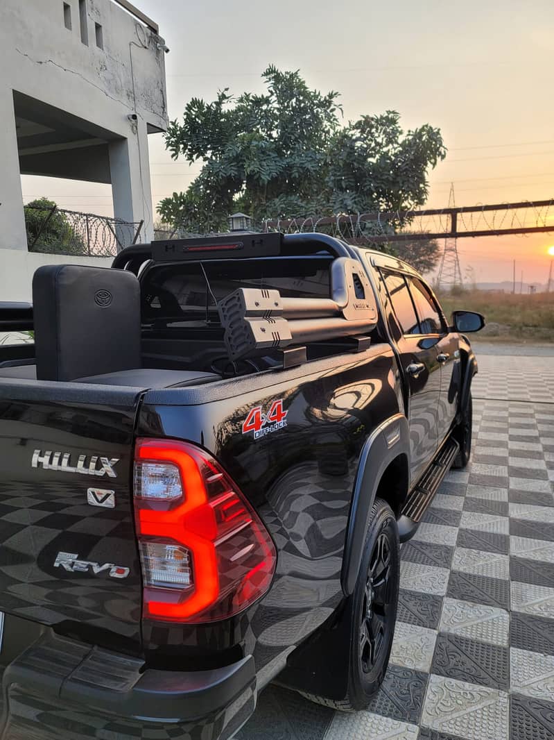 Revo Toyota Hilux 2022 Limited Edition 3