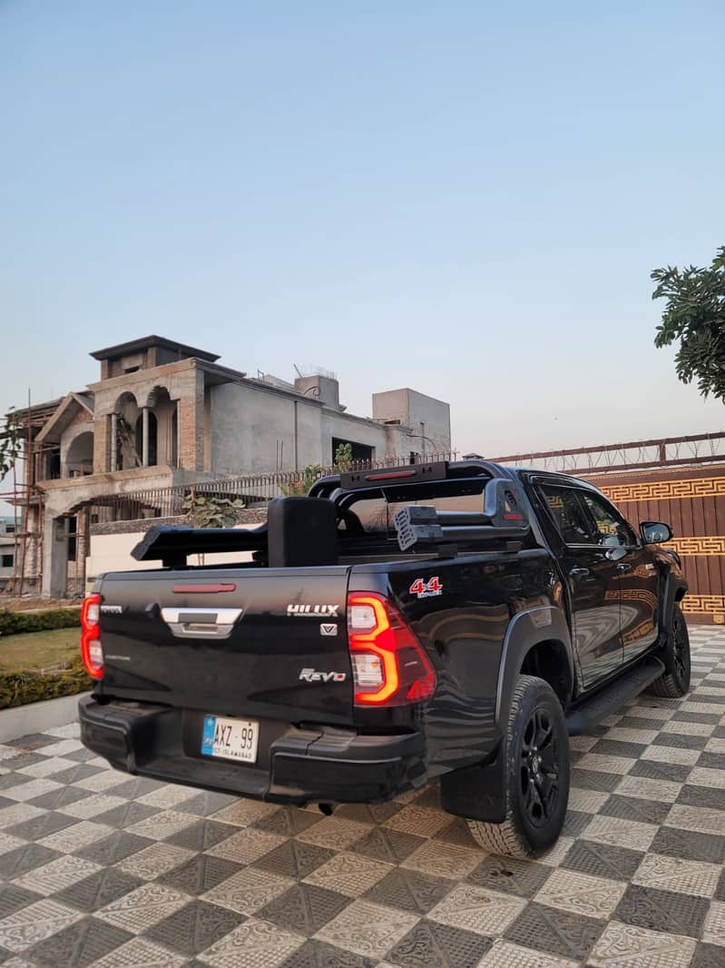 Revo Toyota Hilux 2022 Limited Edition 4