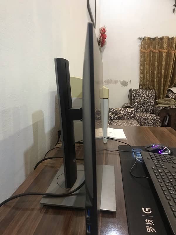 Ultrasharp Dell HD Slim LED 24 inh 3