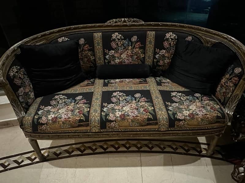 Elegant 2-seater black floral sofa with wooden structure & 3 cushions 1