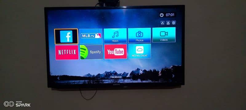 Samsung 40" LED TV (Non-Android, Screen Mirroring, Minor Screen Lines) 2