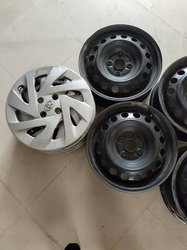 Toyota aqua rims nd cover 15" 3