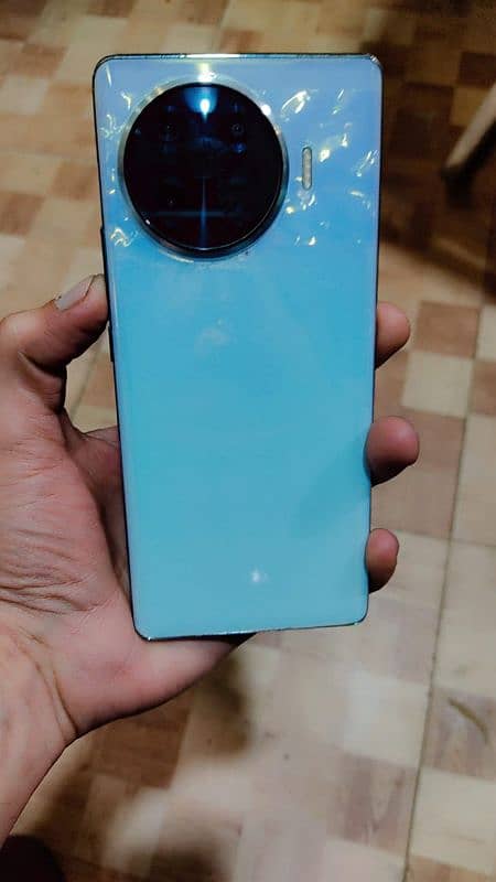 Tecno Spark 20 pro Plus 2