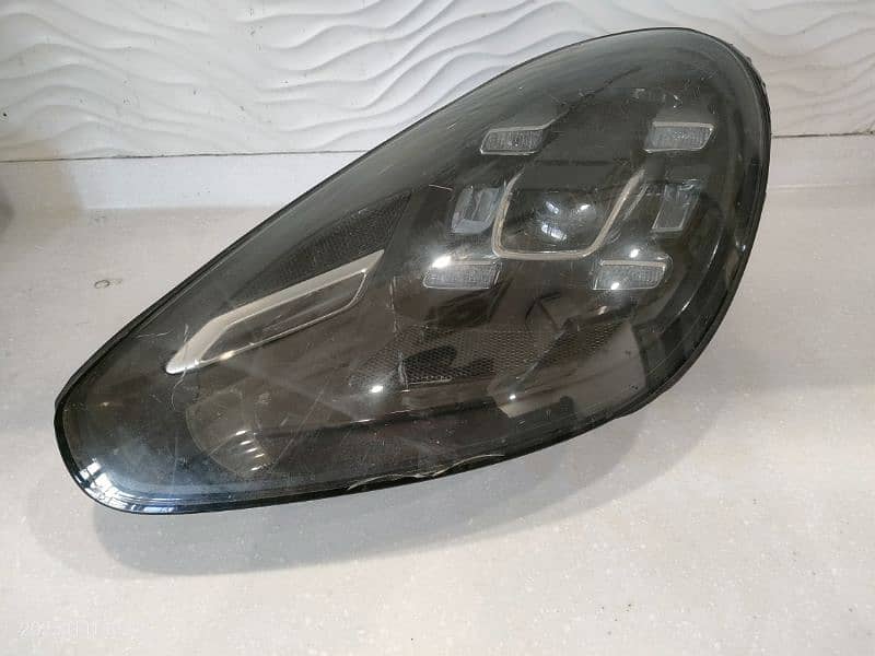 Porsche Cayenne headlight 4