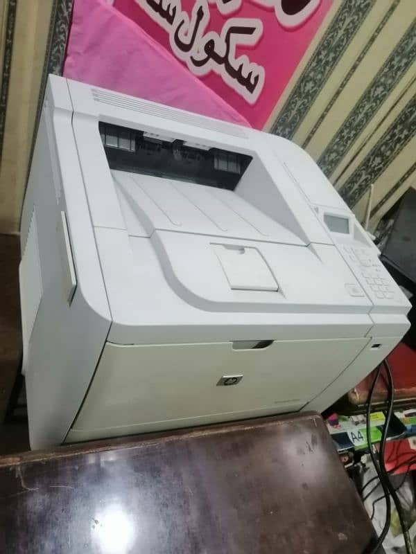 hp laserjet 3015 printer in good condition 3