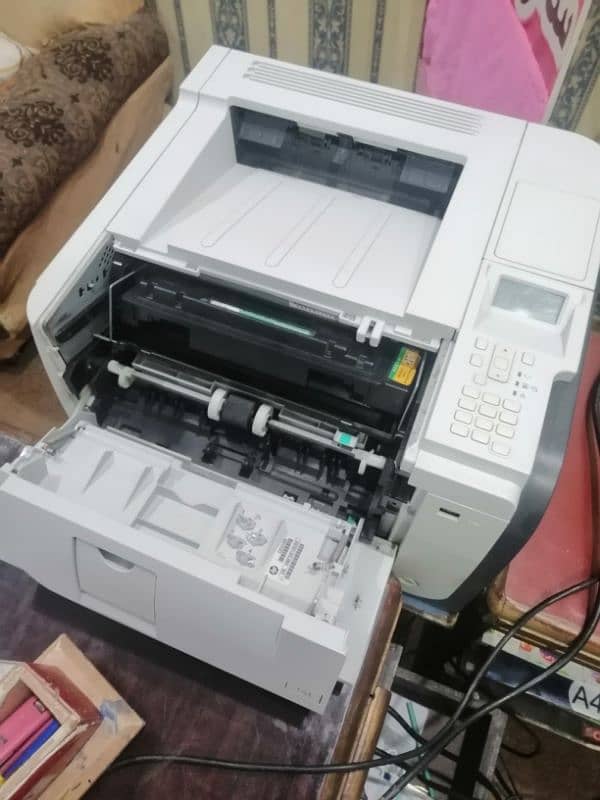 hp laserjet 3015 printer in good condition 4