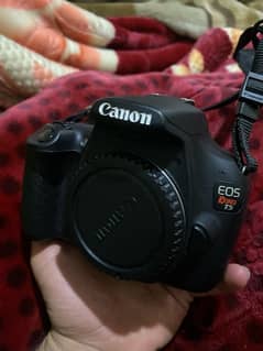 DSLR  REBEL T5