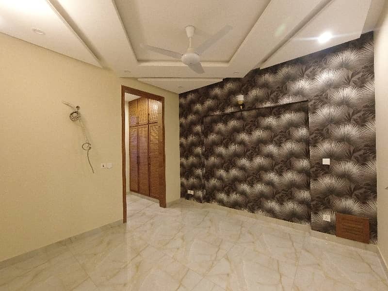 Prominently-Located On Excellent Location 7 Marla House Available In Jinnah Gardens Phase 1 27