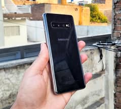 Samsung Galaxy S10 in Clean Condition