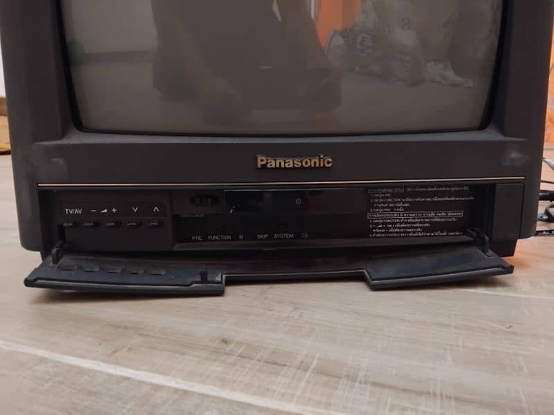 14'' Top Dome Panasonic Color TV 2