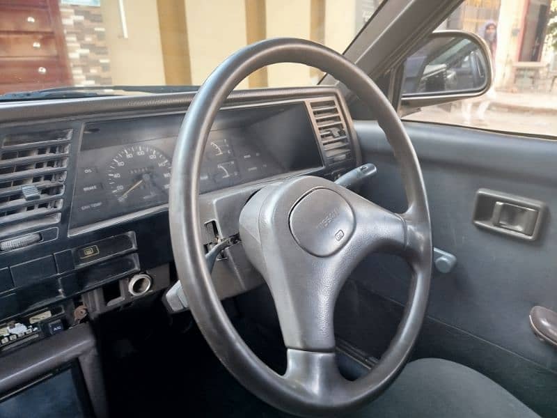 Nissan Sunny 1988 11