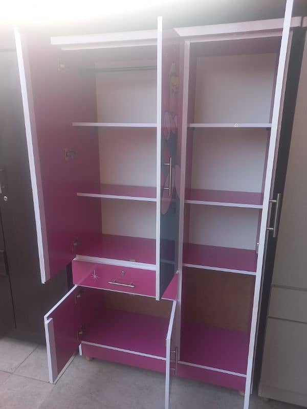 wardrobe size 3.5x6 ft 1