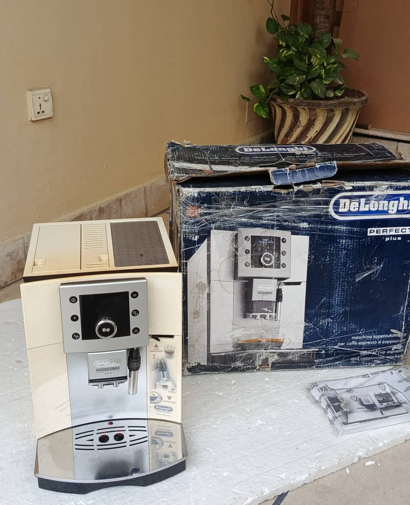 Coffee Maker/Delonghi 14