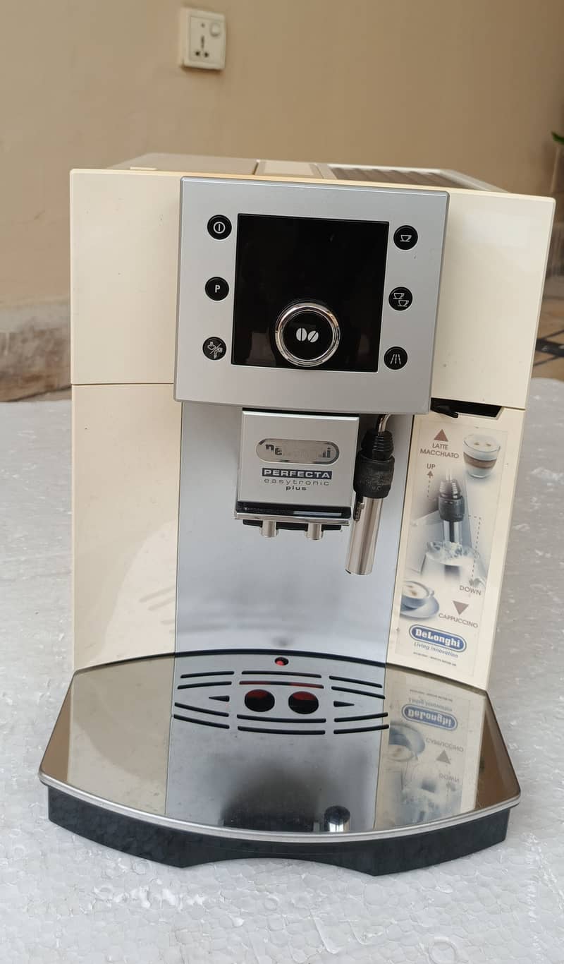 Coffee Maker/Delonghi 17