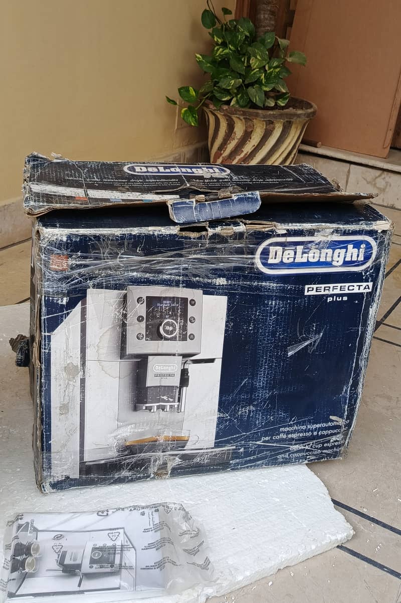 Coffee Maker/Delonghi 18